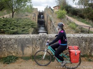 Canal de Castilla exclusa Villamuriel exclusa 33 cicloturismo