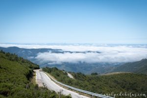 Subida por carretera al Puerto de Ancares