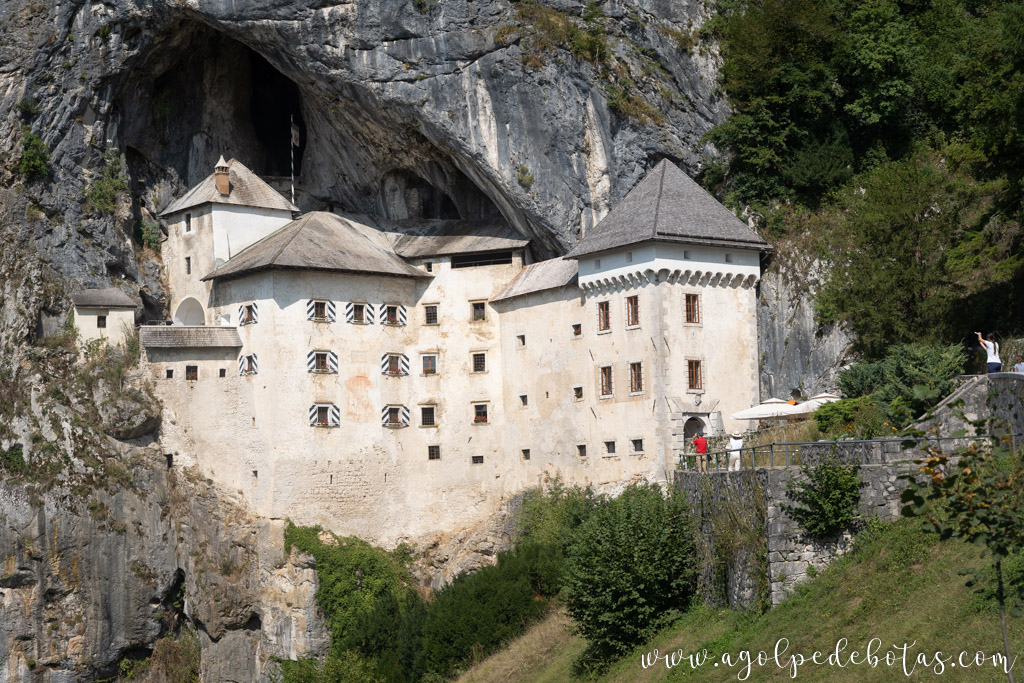 Fachada del Castillo de Predjama