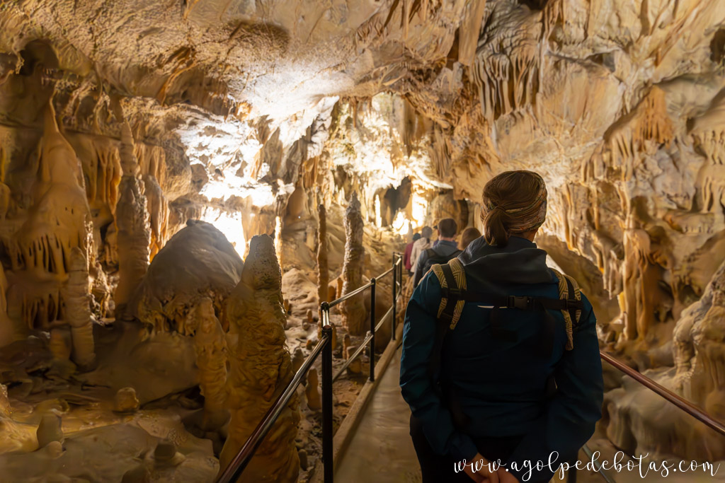 Interior de la cueva de Postojna