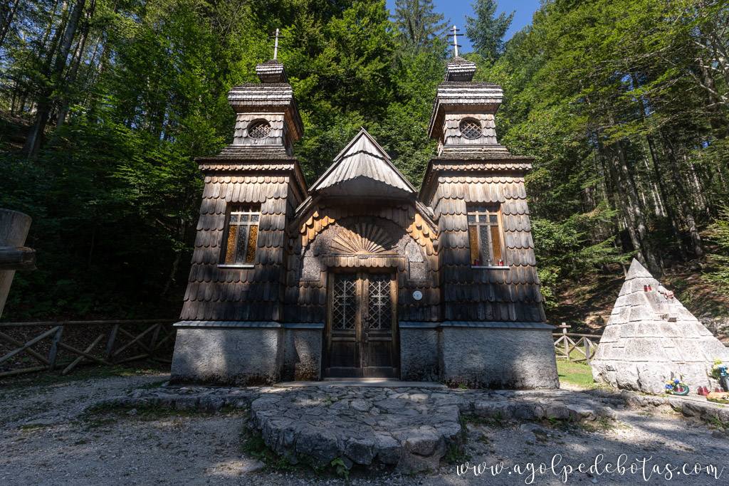 Capilla rusa en el paso de montaña Vrsic