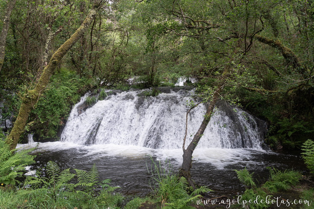 Fervenza de Parga, una de las cascadas de la ruta del agua de Zas en Galicia