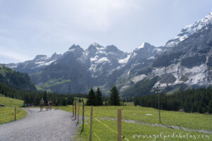 Camino hacia el Lago Oeschinensee