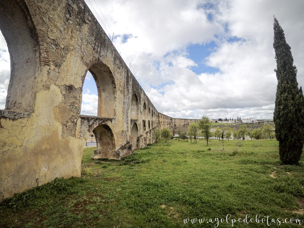 Acueducto de Amoreira de Elvas en el Alentejo